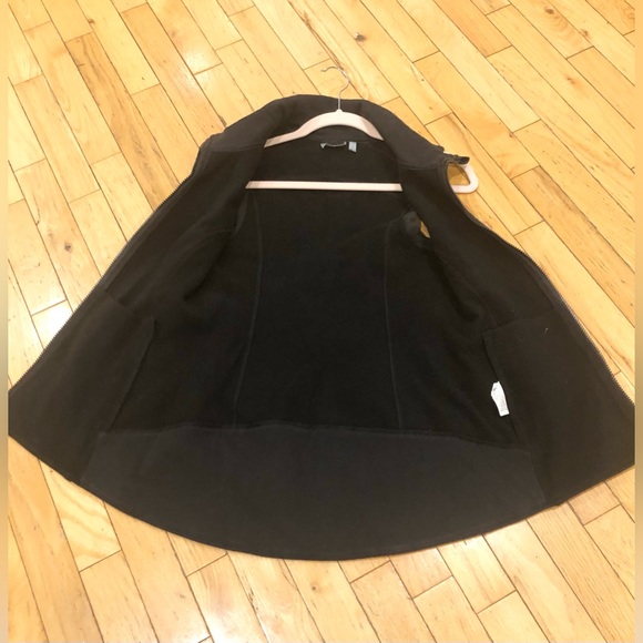 ATHLETA Stronger vest in black with full zipper and two pockets. Size S. - Picture 11 of 13